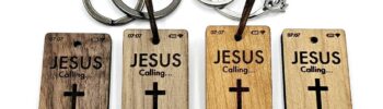 4 Schlüsselanhänger mit dem Text "Jesus Calling"