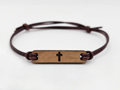 Ein christliches Armband mit Gravur eines Kreuzes. Das perfekte Geschenk für Christen.