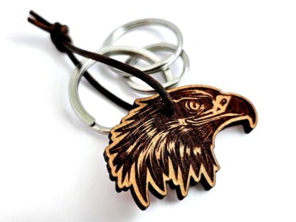 Handgefertigter Schlüsselanhänger mit Löwenkopf aus Kirschbaumholz