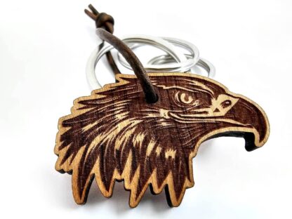 Schlüsselanhänger mit Löwenkopf aus Holz