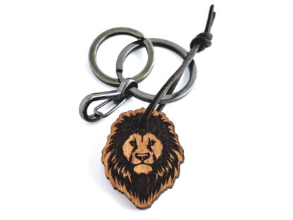 Schlüsselanhänger mit Löwengravur.
