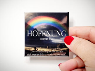 Nahaufnahme des christlichen Kühlschrankmagneten „Hoffnung Hebräer 6,19“ mit dem Schriftzug „Hoffnung – Ein sicherer und fester Anker der Seele“.